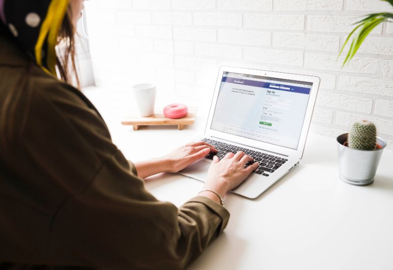girl on laptop